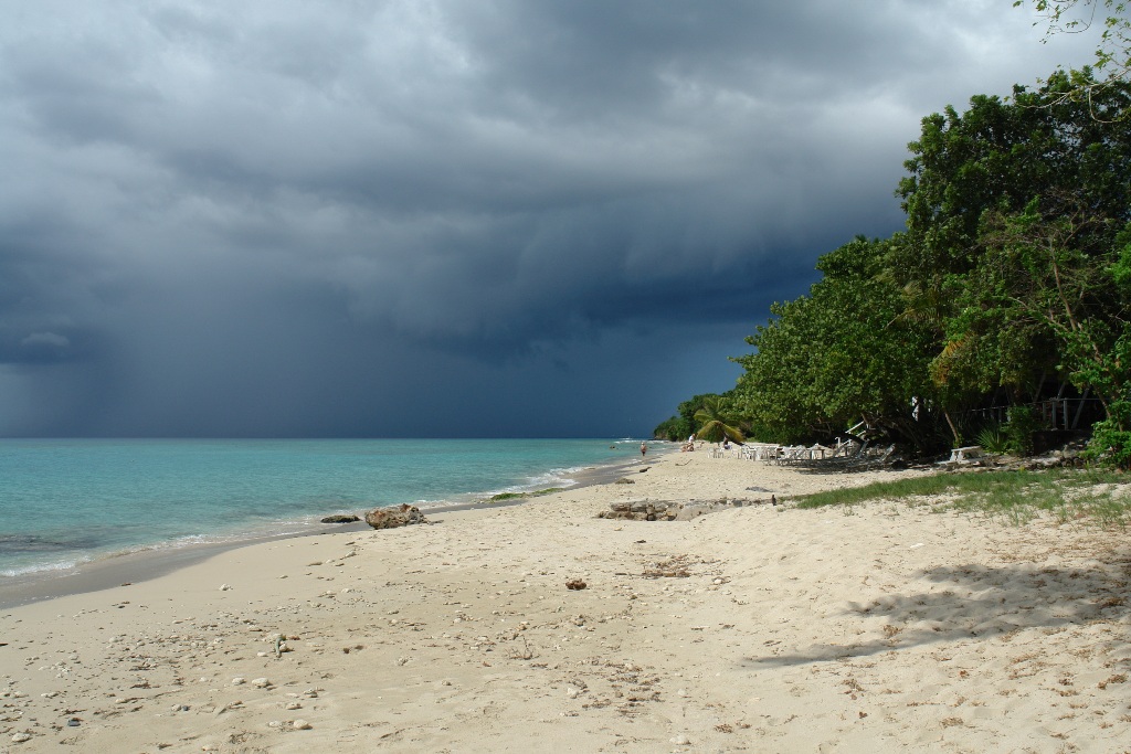 Один из пляжей на - Сент-Крой (St. Croix). 